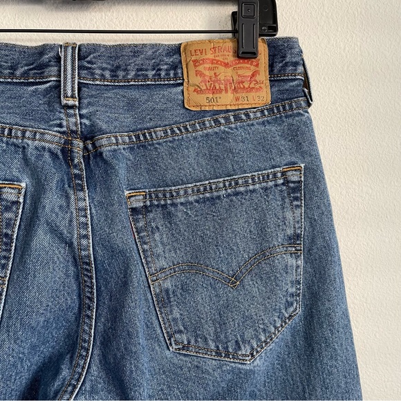 Levis Frayed Distressed Denim Jeans - Picture 4 of 6